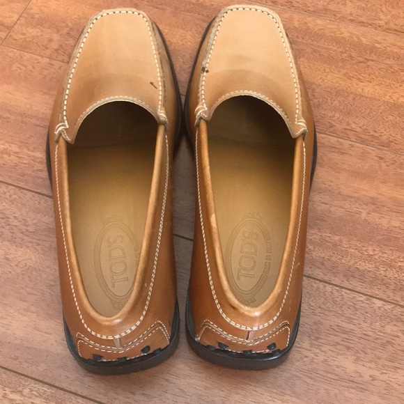 Tod’s Tan leather loafers